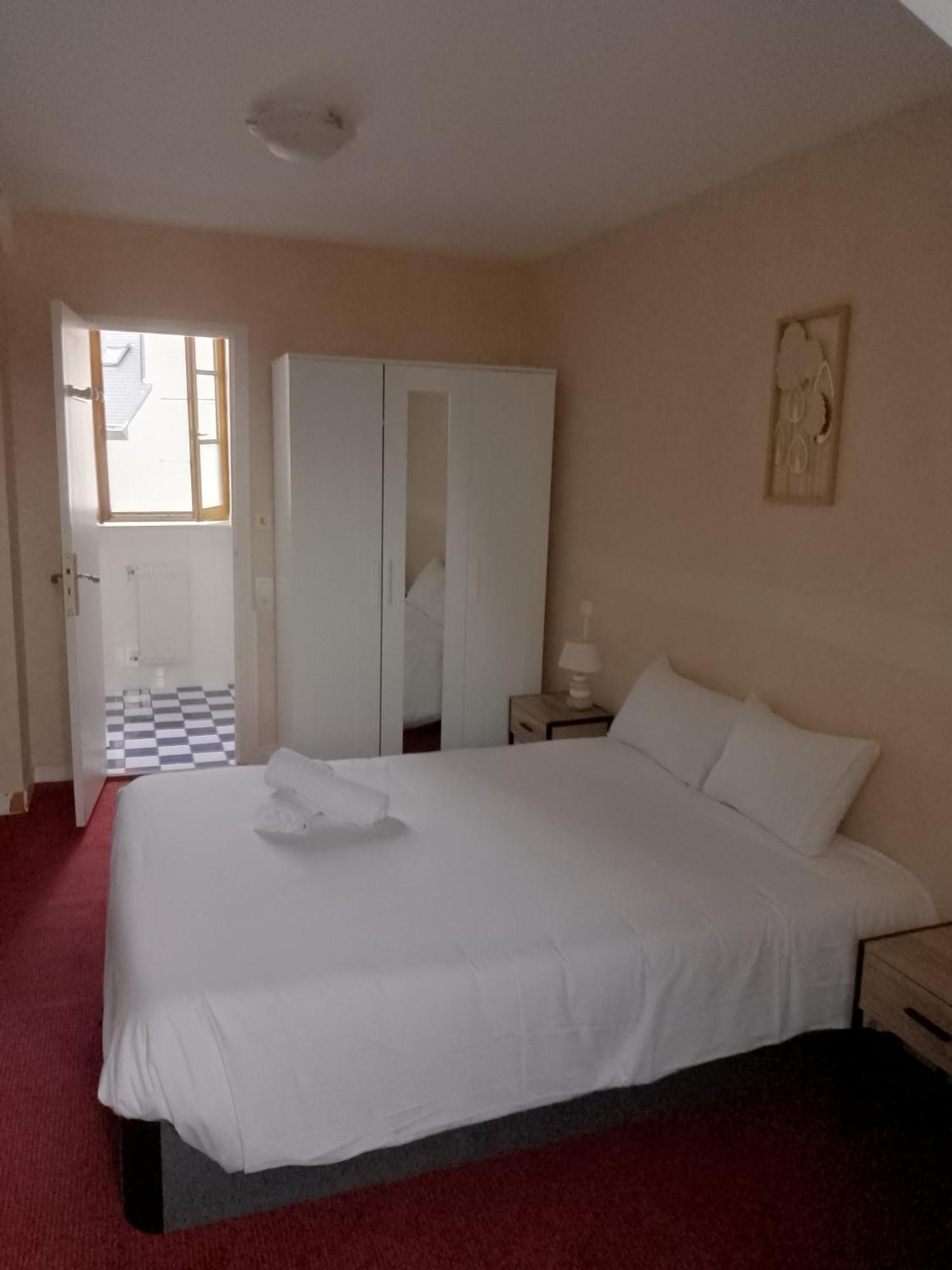 Hotel De L'Esperance แซ็ง-กาสต์-เลอ-กีโด ภายนอก รูปภาพ